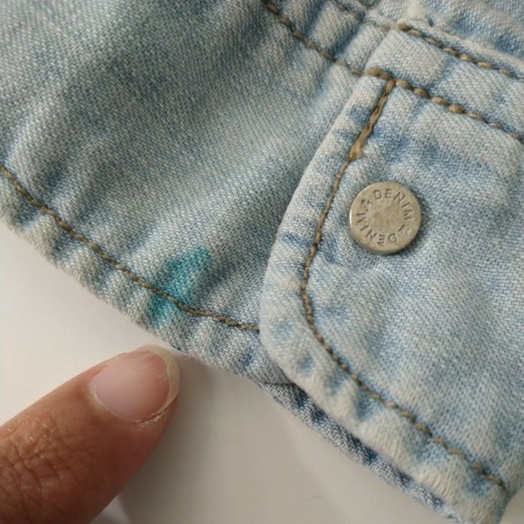 H&M & Denim Raw Hem Snap Front Top Shirt Size 4 - Picture 8 of 9